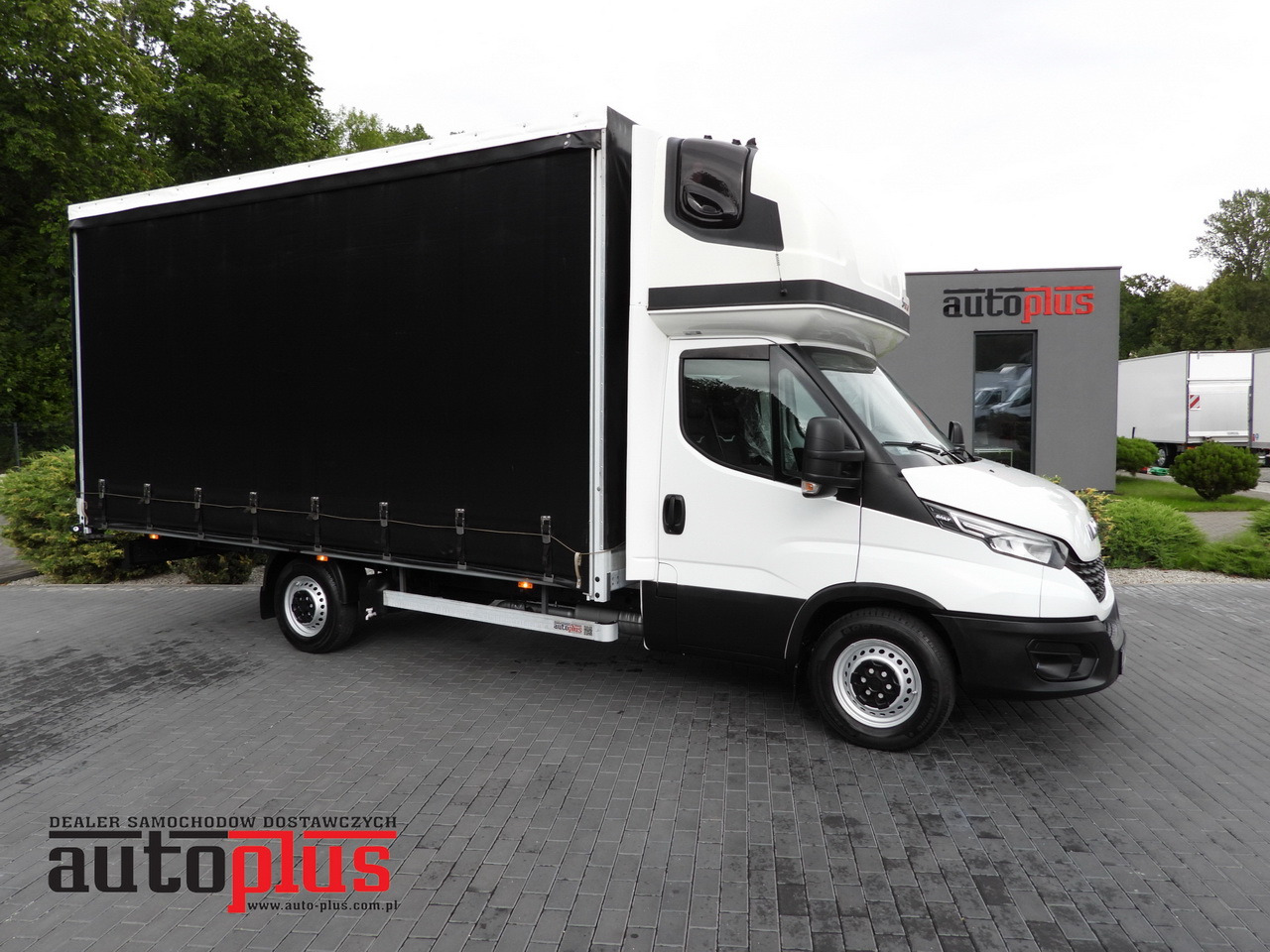 IVECO DAILY 35S18 TARPAULIN 10 PALLETS WEBASTO CRUISE CONTROL NAVIGATION LED LIGHTS AIR CONDITIONING 180HP - 侧帘货车:图1 IVECO DAILY 35S18 TARPAULIN 10 PALLETS WEBASTO CRUISE CONTROL NAVIGATION LED LIGHTS AIR CONDITIONING 180HP - 侧帘货车:图1