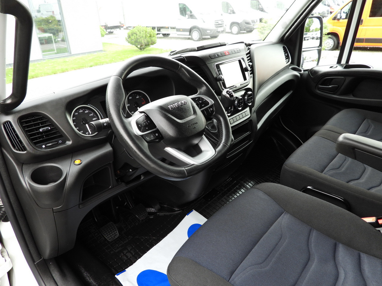 IVECO DAILY 35S18 TARPAULIN 10 PALLETS WEBASTO CRUISE CONTROL NAVIGATION LED LIGHTS AIR CONDITIONING  180HP - 侧帘货车:图2 IVECO DAILY 35S18 TARPAULIN 10 PALLETS WEBASTO CRUISE CONTROL NAVIGATION LED LIGHTS AIR CONDITIONING  180HP - 侧帘货车:图2