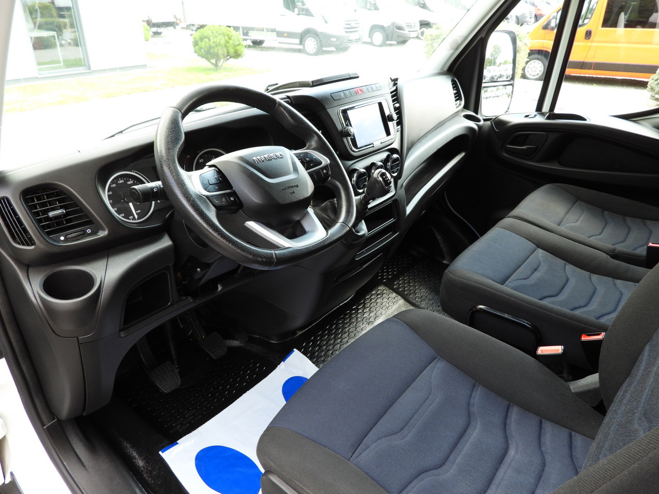 IVECO DAILY 35S18 TARPAULIN 10 PALLETS WEBASTO CRUISE CONTROL NAVIGATION LED LIGHTS AIR CONDITIONING 180HP - 侧帘货车:图2 IVECO DAILY 35S18 TARPAULIN 10 PALLETS WEBASTO CRUISE CONTROL NAVIGATION LED LIGHTS AIR CONDITIONING 180HP - 侧帘货车:图2