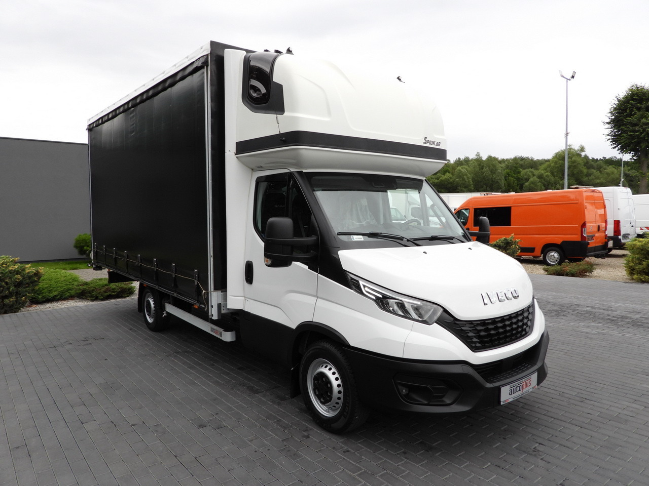 IVECO DAILY 35S18 TARPAULIN 10 PALLETS WEBASTO CRUISE CONTROL NAVIGATION LED LIGHTS AIR CONDITIONING 180HP - 侧帘货车:图4 IVECO DAILY 35S18 TARPAULIN 10 PALLETS WEBASTO CRUISE CONTROL NAVIGATION LED LIGHTS AIR CONDITIONING 180HP - 侧帘货车:图4