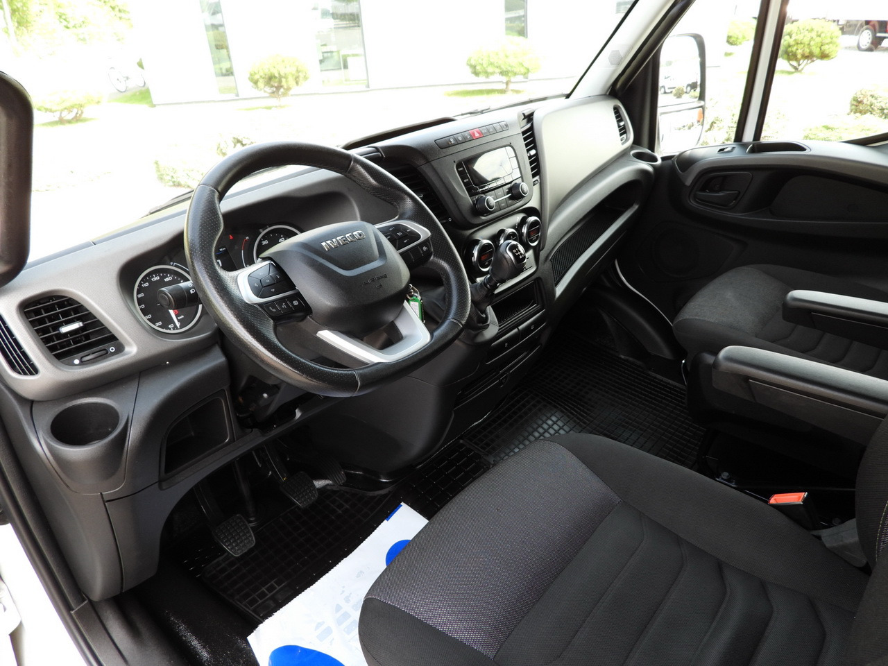 IVECO DAILY 35S18 TARPAULIN LIFT 8 PALLETS CRUISE CONTROL AIR CONDITIONING 180HP - 侧帘货车:图2 IVECO DAILY 35S18 TARPAULIN LIFT 8 PALLETS CRUISE CONTROL AIR CONDITIONING 180HP - 侧帘货车:图2