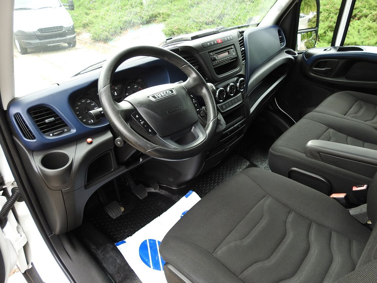 IVECO DAILY 35S18 TARPAULIN LIFT 8 PALLETS CRUISE CONTROL AIR CONDITIONING 180HP - 侧帘货车:图2 IVECO DAILY 35S18 TARPAULIN LIFT 8 PALLETS CRUISE CONTROL AIR CONDITIONING 180HP - 侧帘货车:图2