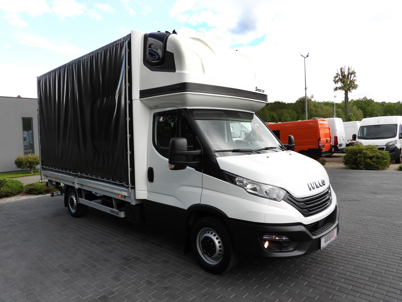 IVECO DAILY 35S18 TARPAULIN LIFT 8 PALLETS WEBASTO CRUISE CONTROL AIR CONDITIONING 180HP - 侧帘货车:图4 IVECO DAILY 35S18 TARPAULIN LIFT 8 PALLETS WEBASTO CRUISE CONTROL AIR CONDITIONING 180HP - 侧帘货车:图4