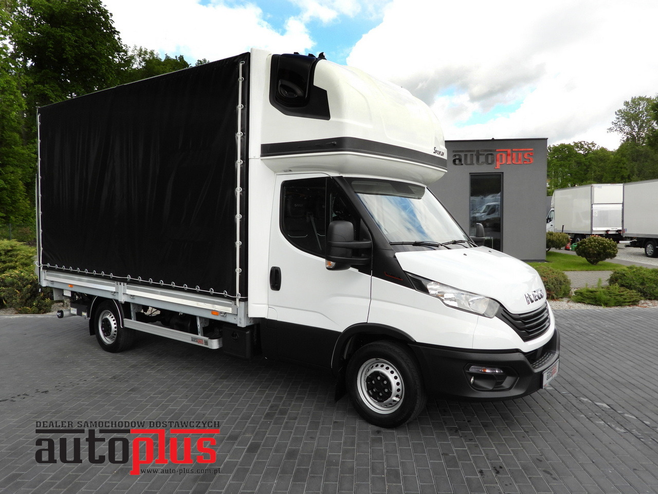 IVECO DAILY 35S18 TARPAULIN LIFT 8 PALLETS WEBASTO CRUISE CONTROL AIR CONDITIONING 180HP - 侧帘货车:图1 IVECO DAILY 35S18 TARPAULIN LIFT 8 PALLETS WEBASTO CRUISE CONTROL AIR CONDITIONING 180HP - 侧帘货车:图1