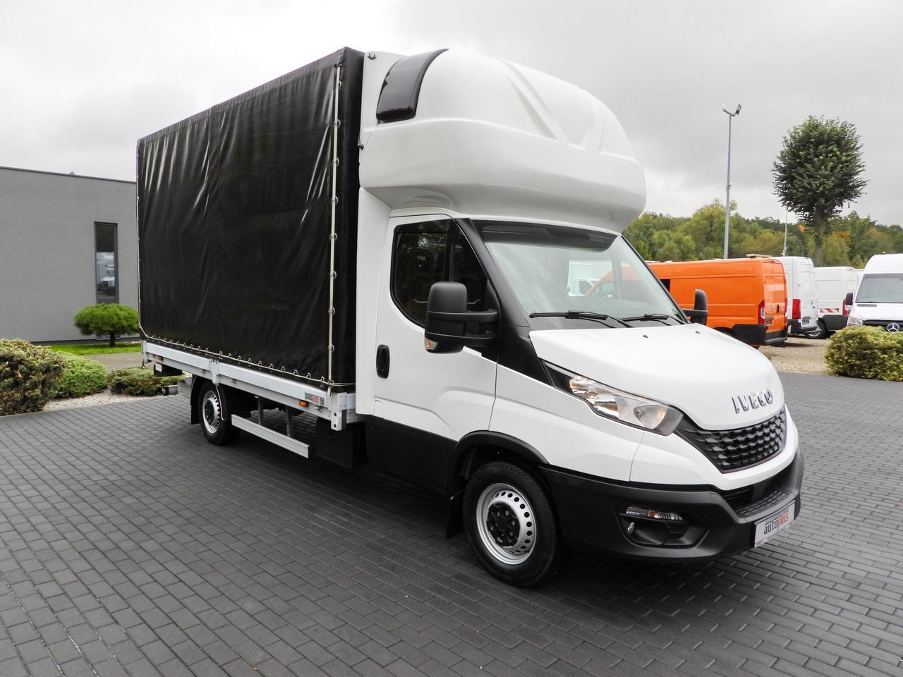 IVECO DAILY 35S18 TARPAULIN LIFT 8 PALLETS WEBASTO CRUISE CONTROL AIR CONDITIONING 180HP - 侧帘货车:图4 IVECO DAILY 35S18 TARPAULIN LIFT 8 PALLETS WEBASTO CRUISE CONTROL AIR CONDITIONING 180HP - 侧帘货车:图4
