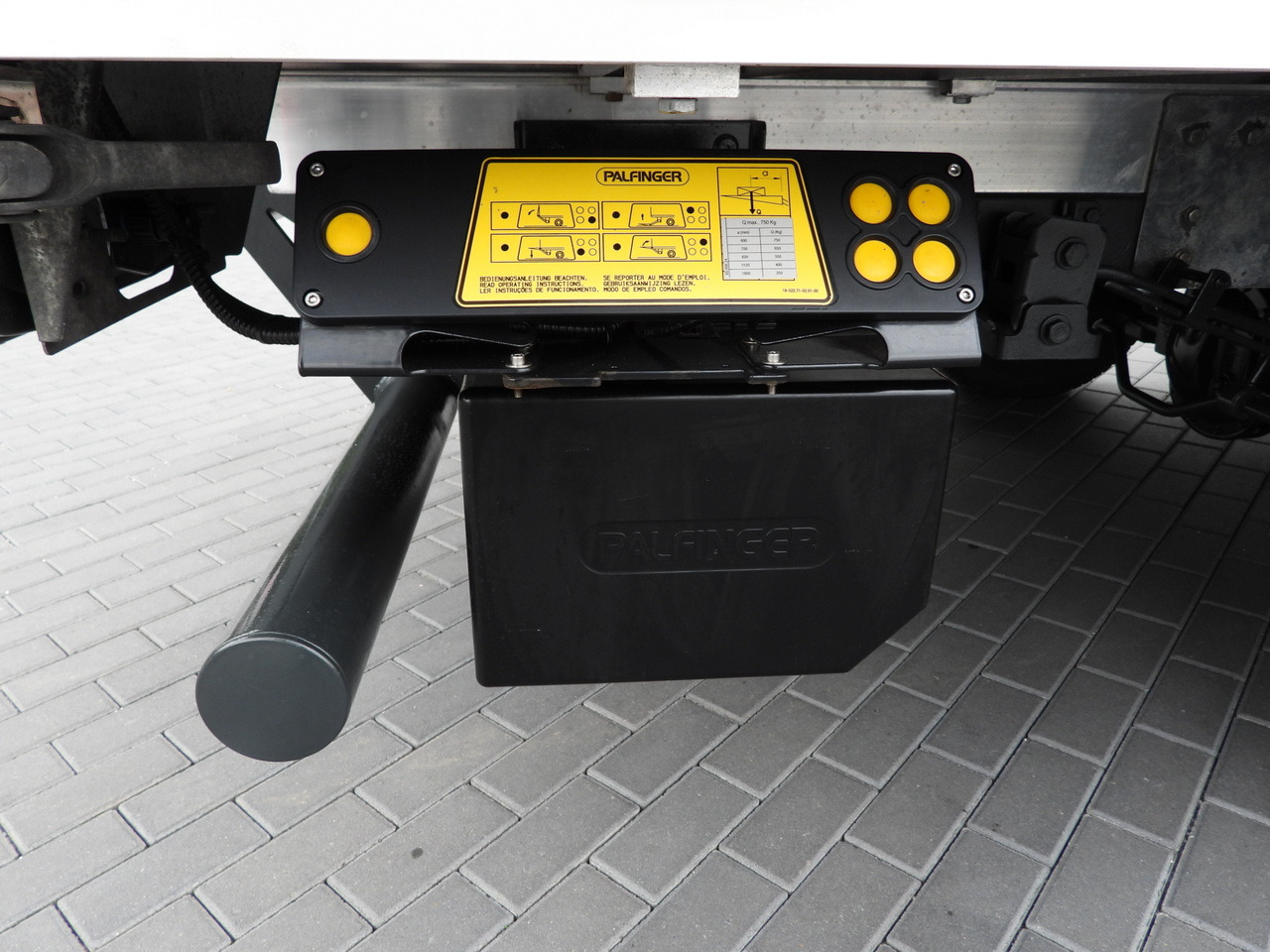 IVECO DAILY 35S18 TARPAULIN LIFT 8 PALLETS WEBASTO CRUISE CONTROL LED LIGHTS AIR CONDITIONING  180HP 租赁 IVECO DAILY 35S18 TARPAULIN LIFT 8 PALLETS WEBASTO CRUISE CONTROL LED LIGHTS AIR CONDITIONING  180HP：图24