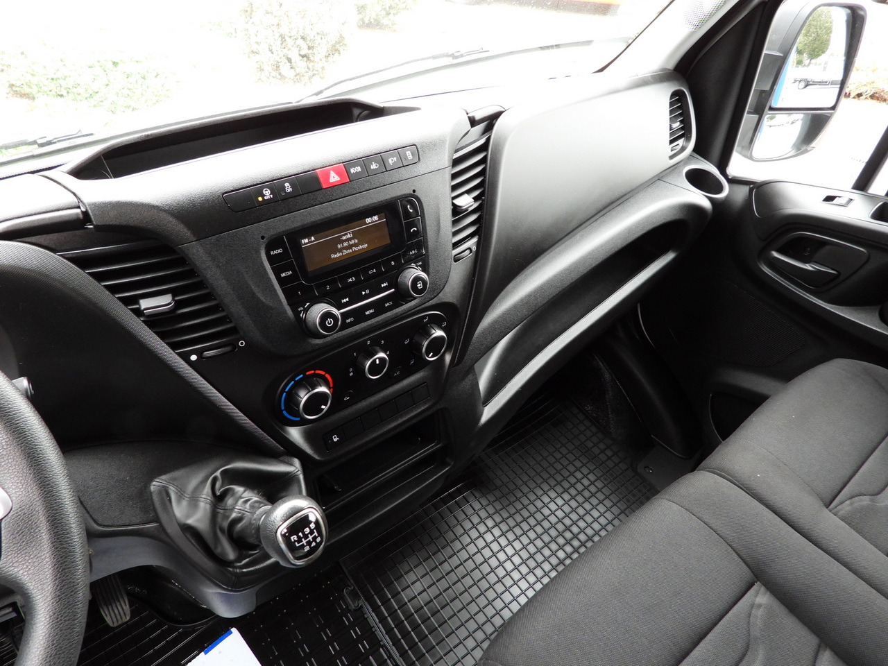 IVECO DAILY 35S18 TARPAULIN LIFT 8 PALLETS WEBASTO CRUISE CONTROL LED LIGHTS AIR CONDITIONING  180HP 租赁 IVECO DAILY 35S18 TARPAULIN LIFT 8 PALLETS WEBASTO CRUISE CONTROL LED LIGHTS AIR CONDITIONING  180HP：图36