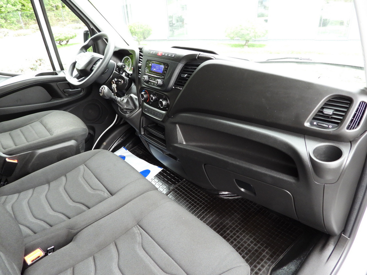 IVECO DAILY 35S18 TARPAULIN LIFT 8 PALLETS WEBASTO CRUISE CONTROL LED LIGHTS AIR CONDITIONING  180HP 租赁 IVECO DAILY 35S18 TARPAULIN LIFT 8 PALLETS WEBASTO CRUISE CONTROL LED LIGHTS AIR CONDITIONING  180HP：图44