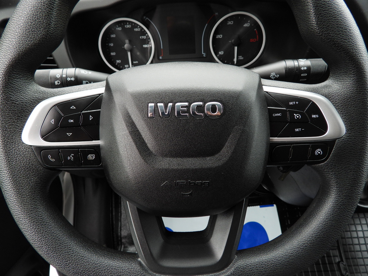 IVECO DAILY 35S18 TARPAULIN LIFT 8 PALLETS WEBASTO CRUISE CONTROL LED LIGHTS AIR CONDITIONING  180HP 租赁 IVECO DAILY 35S18 TARPAULIN LIFT 8 PALLETS WEBASTO CRUISE CONTROL LED LIGHTS AIR CONDITIONING  180HP：图35