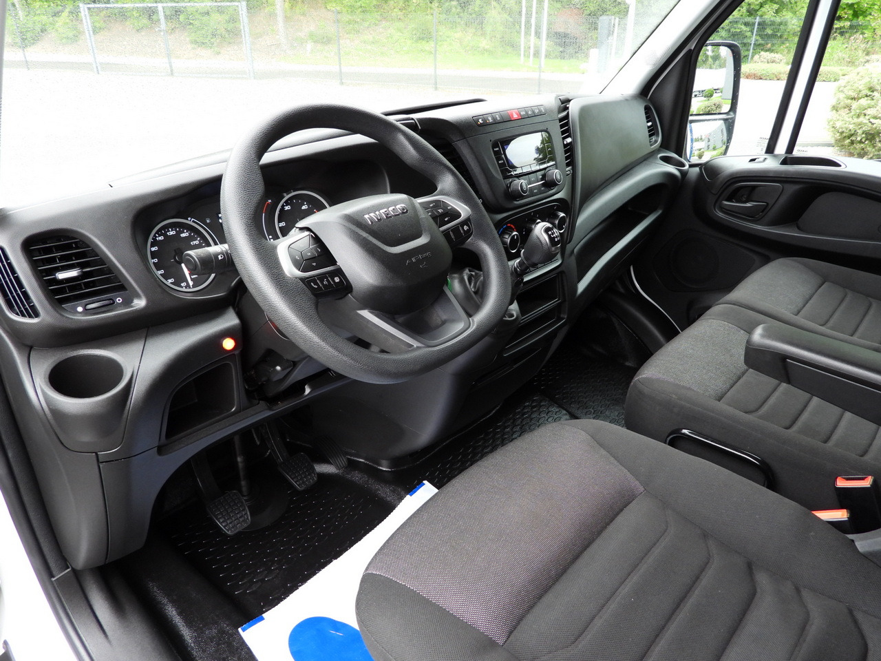 IVECO DAILY 35S18 TARPAULIN LIFT 8 PALLETS WEBASTO CRUISE CONTROL LED LIGHTS AIR CONDITIONING 180HP - 侧帘货车:图2 IVECO DAILY 35S18 TARPAULIN LIFT 8 PALLETS WEBASTO CRUISE CONTROL LED LIGHTS AIR CONDITIONING 180HP - 侧帘货车:图2