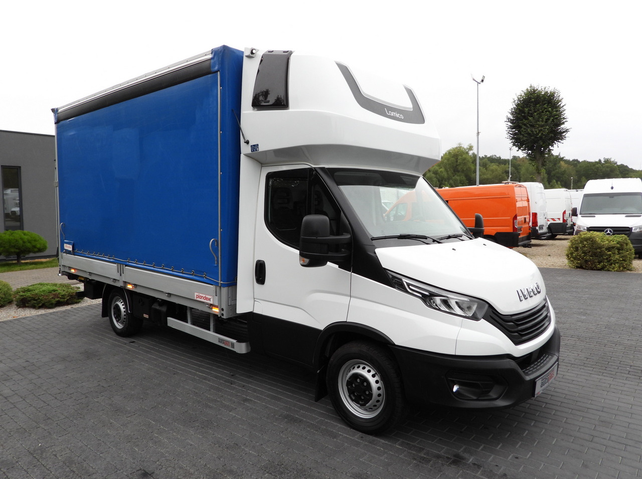 IVECO DAILY 35S18 TARPAULIN LIFT 8 PALLETS WEBASTO CRUISE CONTROL LED LIGHTS AIR CONDITIONING 180HP - 侧帘货车:图4 IVECO DAILY 35S18 TARPAULIN LIFT 8 PALLETS WEBASTO CRUISE CONTROL LED LIGHTS AIR CONDITIONING 180HP - 侧帘货车:图4