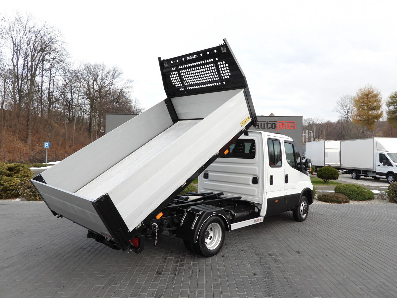 IVECO DAILY 50C16 THREE-WAY TIPPER DOUBLE CABIN DOKA 6 SEATS CRUISE CONTROL PNEUMATICS TWIN WHEELS AIR CONDITIONING 160HP - 翻斗货车:图3 IVECO DAILY 50C16 THREE-WAY TIPPER DOUBLE CABIN DOKA 6 SEATS CRUISE CONTROL PNEUMATICS TWIN WHEELS AIR CONDITIONING 160HP - 翻斗货车:图3
