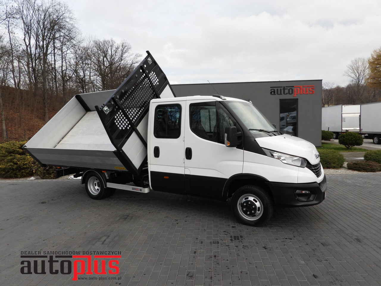 IVECO DAILY 50C16 THREE-WAY TIPPER DOUBLE CABIN DOKA 6 SEATS CRUISE CONTROL PNEUMATICS TWIN WHEELS AIR CONDITIONING 160HP - 翻斗货车:图1 IVECO DAILY 50C16 THREE-WAY TIPPER DOUBLE CABIN DOKA 6 SEATS CRUISE CONTROL PNEUMATICS TWIN WHEELS AIR CONDITIONING 160HP - 翻斗货车:图1
