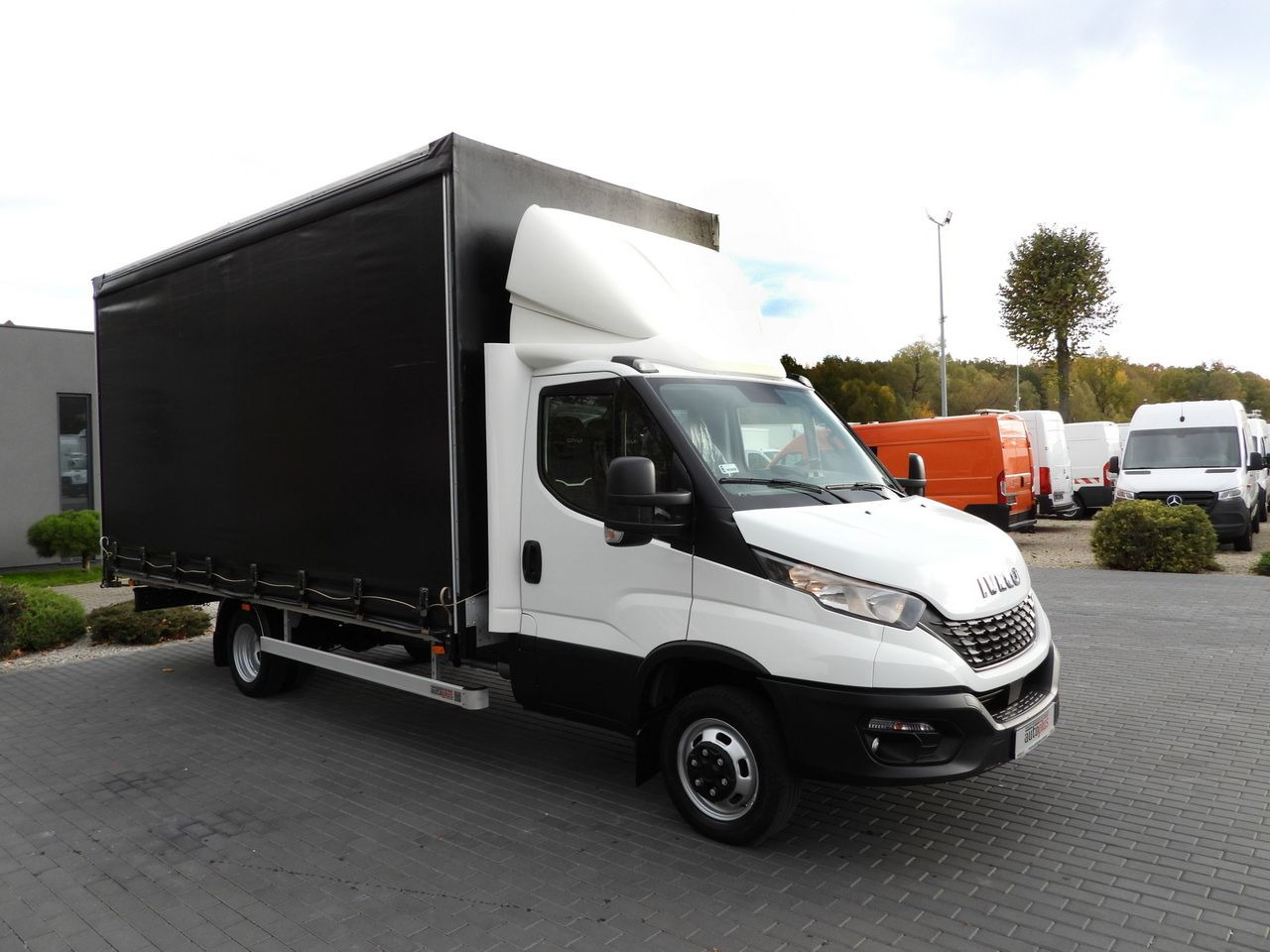 IVECO DAILY 50C17 TARPAULIN 10 PALLETS CRUISE CONTROL PNEUMATICS TWIN WHEELS AIR CONDITIONING 180HP - 侧帘货车:图4 IVECO DAILY 50C17 TARPAULIN 10 PALLETS CRUISE CONTROL PNEUMATICS TWIN WHEELS AIR CONDITIONING 180HP - 侧帘货车:图4