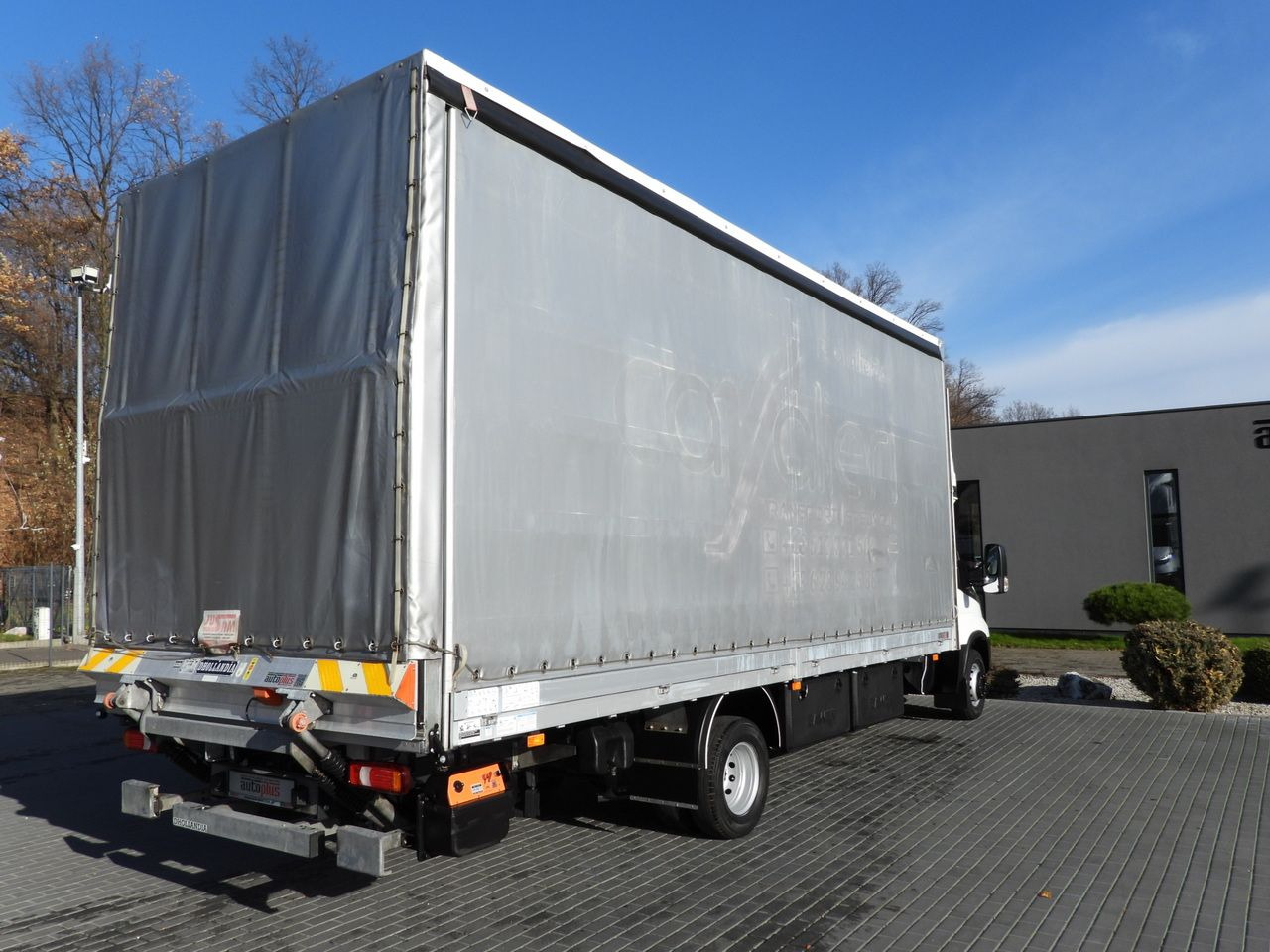 IVECO DAILY 70C18 TARPAULIN LIFT 16 PALLETS WEBASTO CRUISE CONTROL NAVIGATION LED LIGHTS PNEUMATICS AUTOMATIC TRANSMISSION HI-MATIC TWIN WHEELS AIR CONDITIONING 180HP - 侧帘货车:图3 IVECO DAILY 70C18 TARPAULIN LIFT 16 PALLETS WEBASTO CRUISE CONTROL NAVIGATION LED LIGHTS PNEUMATICS AUTOMATIC TRANSMISSION HI-MATIC TWIN WHEELS AIR CONDITIONING 180HP - 侧帘货车:图3