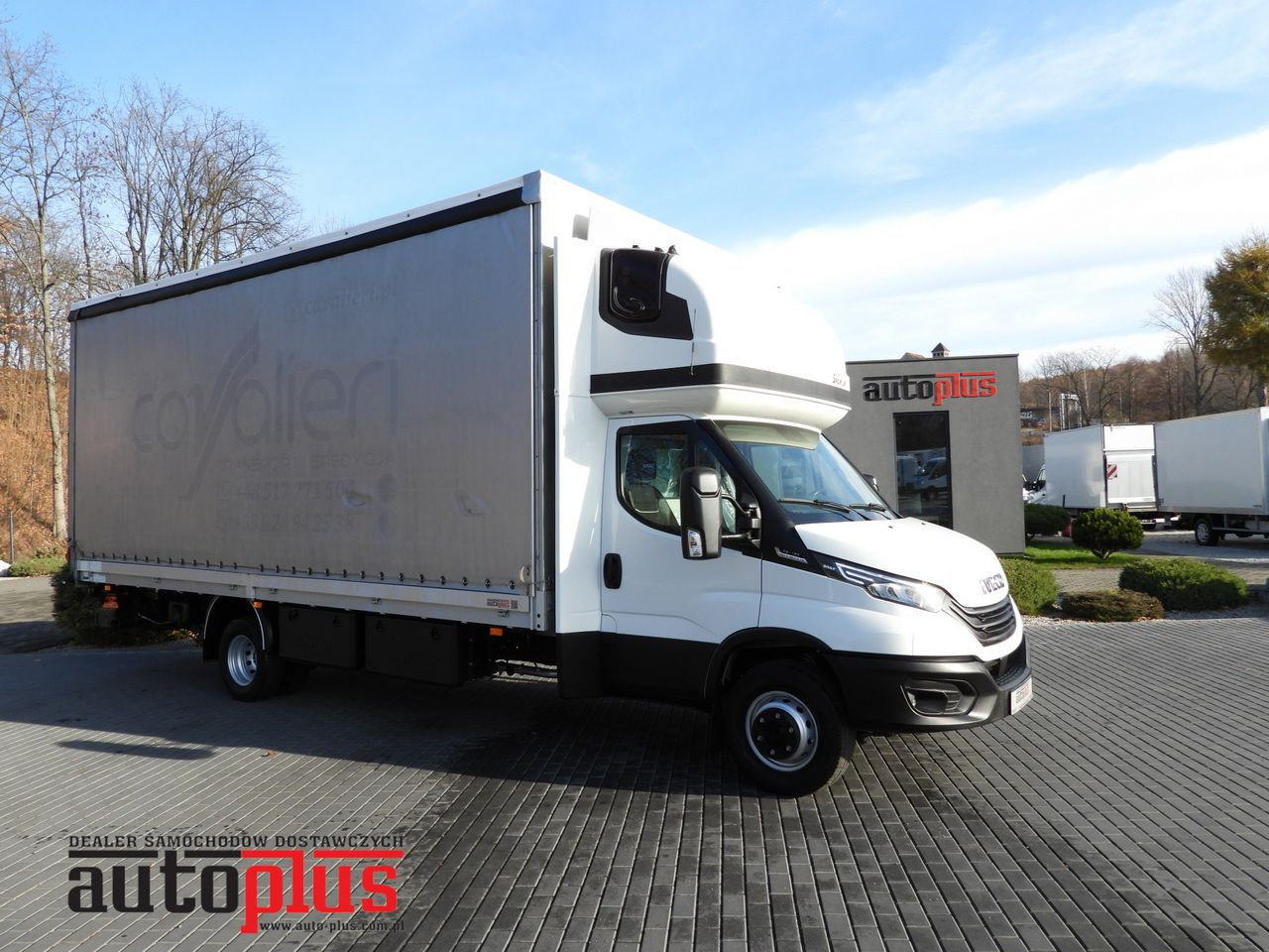 IVECO DAILY 70C18 TARPAULIN LIFT 16 PALLETS WEBASTO CRUISE CONTROL NAVIGATION LED LIGHTS PNEUMATICS AUTOMATIC TRANSMISSION HI-MATIC TWIN WHEELS AIR CONDITIONING 180HP - 侧帘货车:图1 IVECO DAILY 70C18 TARPAULIN LIFT 16 PALLETS WEBASTO CRUISE CONTROL NAVIGATION LED LIGHTS PNEUMATICS AUTOMATIC TRANSMISSION HI-MATIC TWIN WHEELS AIR CONDITIONING 180HP - 侧帘货车:图1