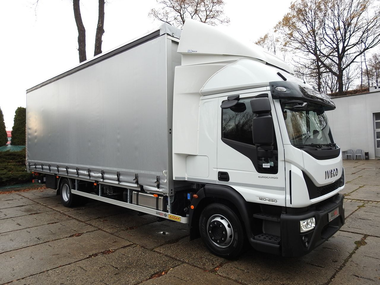 IVECO EUROCARGO 120-250 NEW TARPAULIN LIFT 18 PALLETS WEBASTO CRUISE CONTROL AIR CONDITIONING LED LIGHTS PNEUMATICS AUTOMATIC TRANSMISSION HI-MATIC 250HP - 侧帘货车:图4 IVECO EUROCARGO 120-250 NEW TARPAULIN LIFT 18 PALLETS WEBASTO CRUISE CONTROL AIR CONDITIONING LED LIGHTS PNEUMATICS AUTOMATIC TRANSMISSION HI-MATIC 250HP - 侧帘货车:图4