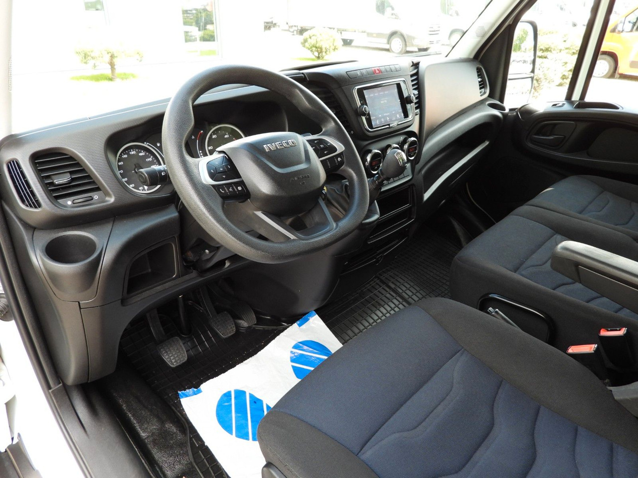 Iveco DAILY 35C16 KOFFER AUFZUG 8 PALETTEN TEMPOMAT Iveco DAILY 35C16 KOFFER AUFZUG 8 PALETTEN TEMPOMAT - 厢式货车:图2 Iveco DAILY 35C16 KOFFER AUFZUG 8 PALETTEN TEMPOMAT Iveco DAILY 35C16 KOFFER AUFZUG 8 PALETTEN TEMPOMAT - 厢式货车:图2