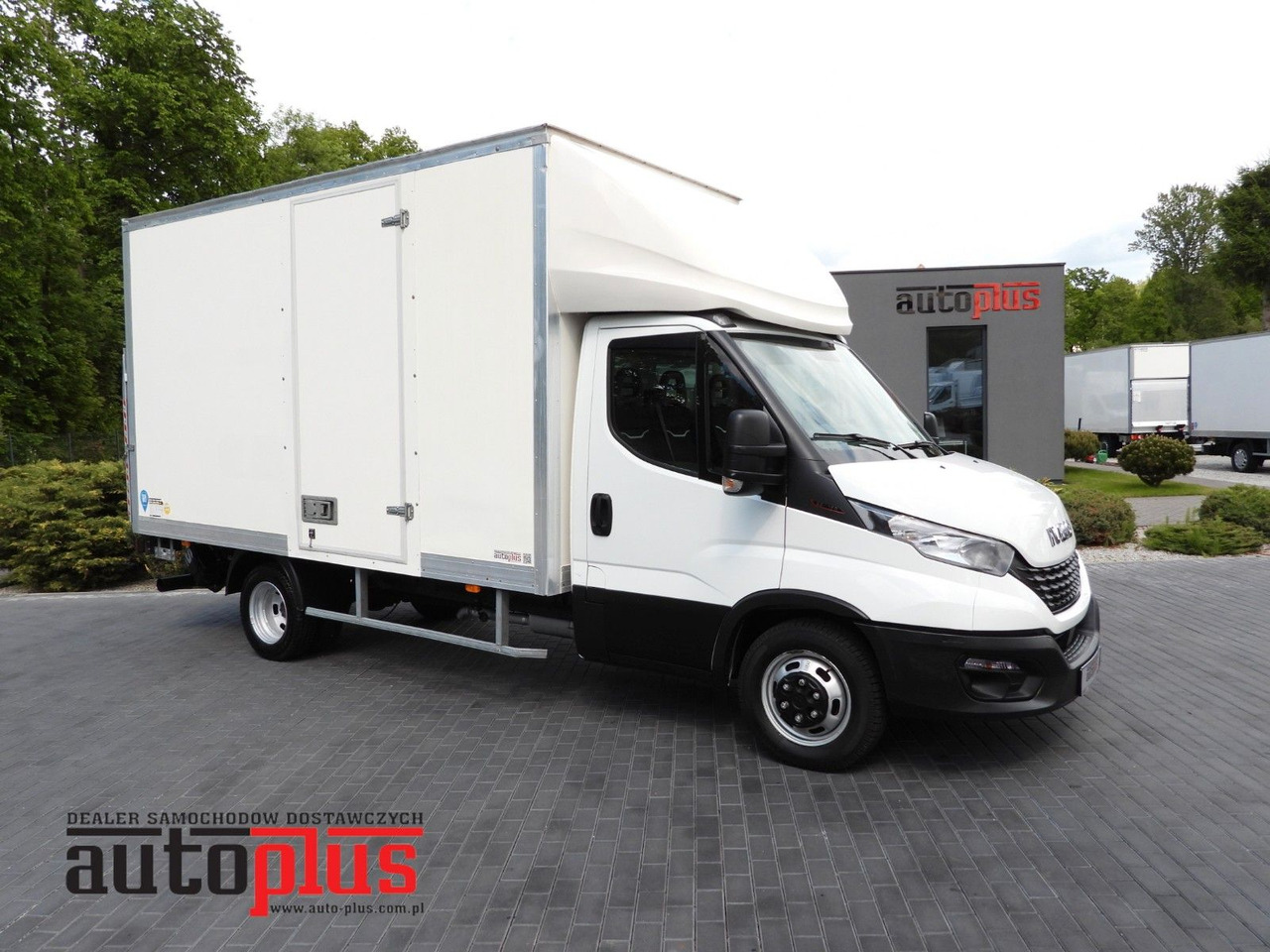Iveco DAILY 35C16 KOFFER AUFZUG 8 PALETTEN TEMPOMAT Iveco DAILY 35C16 KOFFER AUFZUG 8 PALETTEN TEMPOMAT - 厢式货车:图1 Iveco DAILY 35C16 KOFFER AUFZUG 8 PALETTEN TEMPOMAT Iveco DAILY 35C16 KOFFER AUFZUG 8 PALETTEN TEMPOMAT - 厢式货车:图1