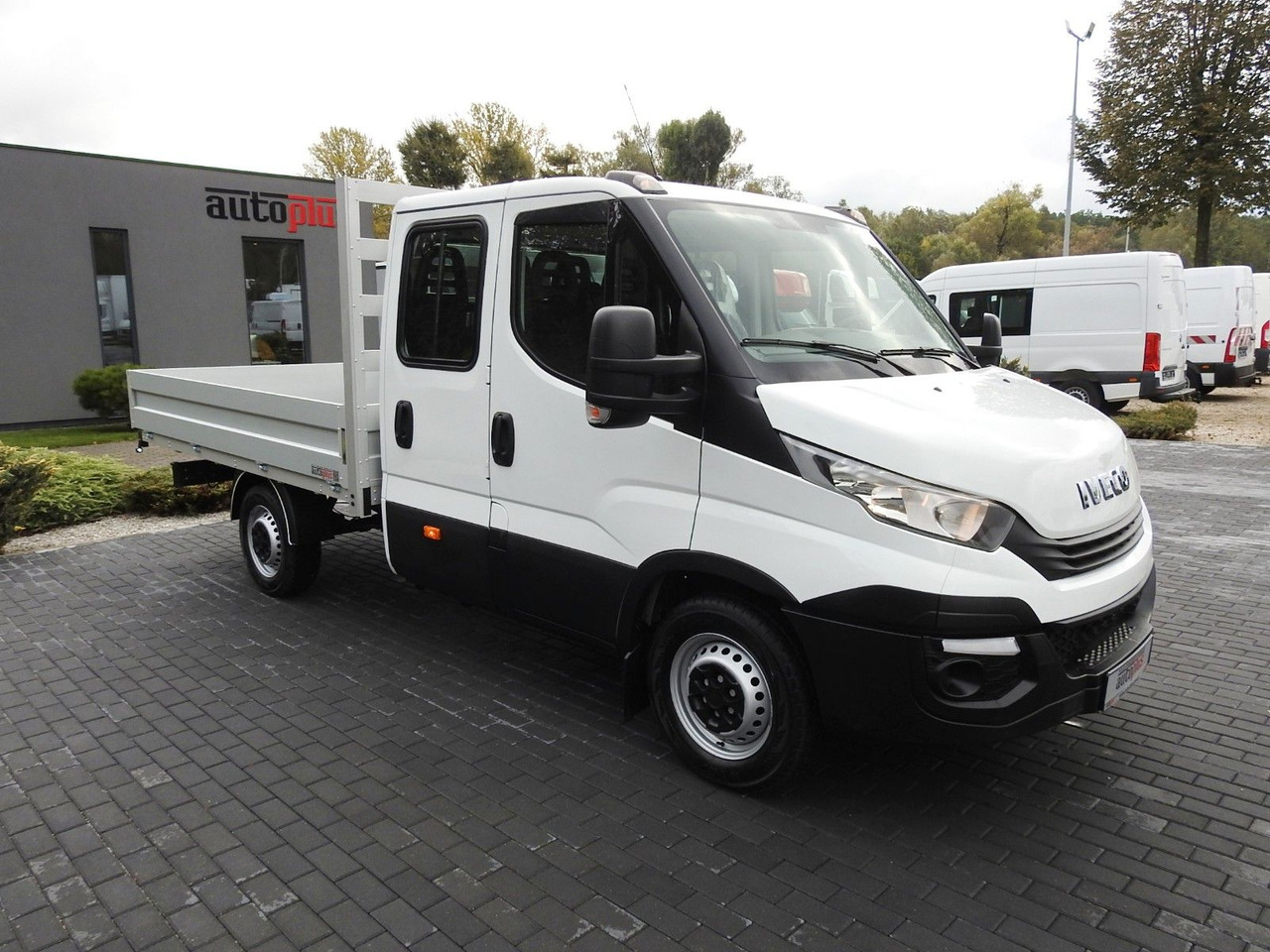 Iveco DAILY 35S15 PRITSCHE DOPPELKABINE DOKA 7 SITZE - 平板货车, 康比货车:图4 Iveco DAILY 35S15 PRITSCHE DOPPELKABINE DOKA 7 SITZE - 平板货车, 康比货车:图4