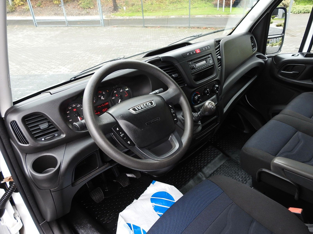 Iveco DAILY 35S15 PRITSCHE DOPPELKABINE DOKA 7 SITZE - 平板货车, 康比货车:图2 Iveco DAILY 35S15 PRITSCHE DOPPELKABINE DOKA 7 SITZE - 平板货车, 康比货车:图2