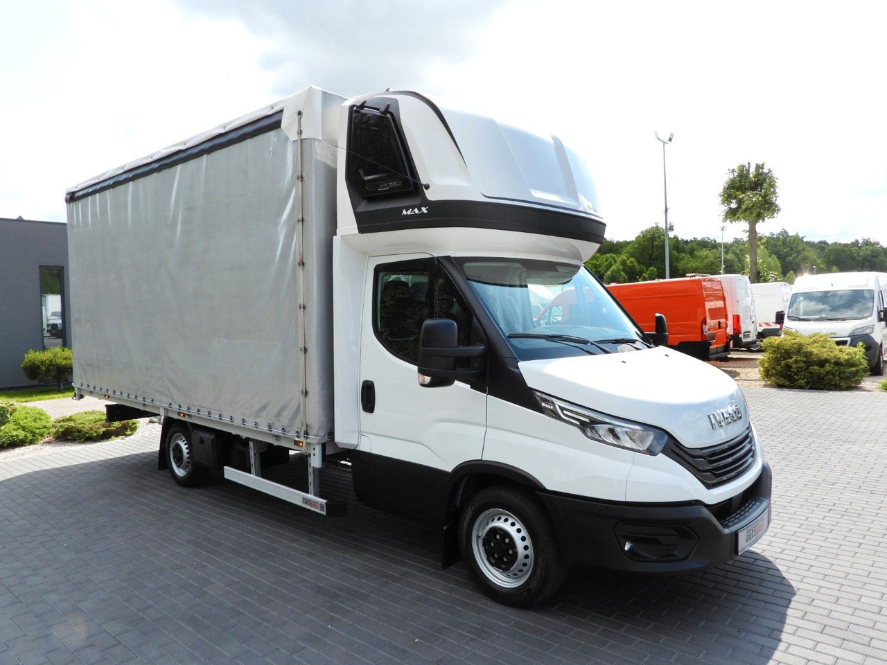 Iveco DAILY 35S18 PRITSCHE PLANE 10 PALETTEN TEMPOMAT - 侧帘货车:图4 Iveco DAILY 35S18 PRITSCHE PLANE 10 PALETTEN TEMPOMAT - 侧帘货车:图4