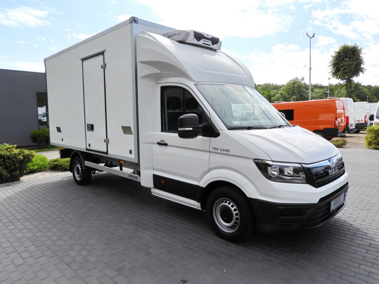 MAN TGE 3.140 REGRIGERATOR BOX -1*C 8 PALLETS HEATING FUNCTION CRUISE CONTROL PNEUMATICS AIR CONDITIONING 140HP - 冷藏货车:图4 MAN TGE 3.140 REGRIGERATOR BOX -1*C 8 PALLETS HEATING FUNCTION CRUISE CONTROL PNEUMATICS AIR CONDITIONING 140HP - 冷藏货车:图4