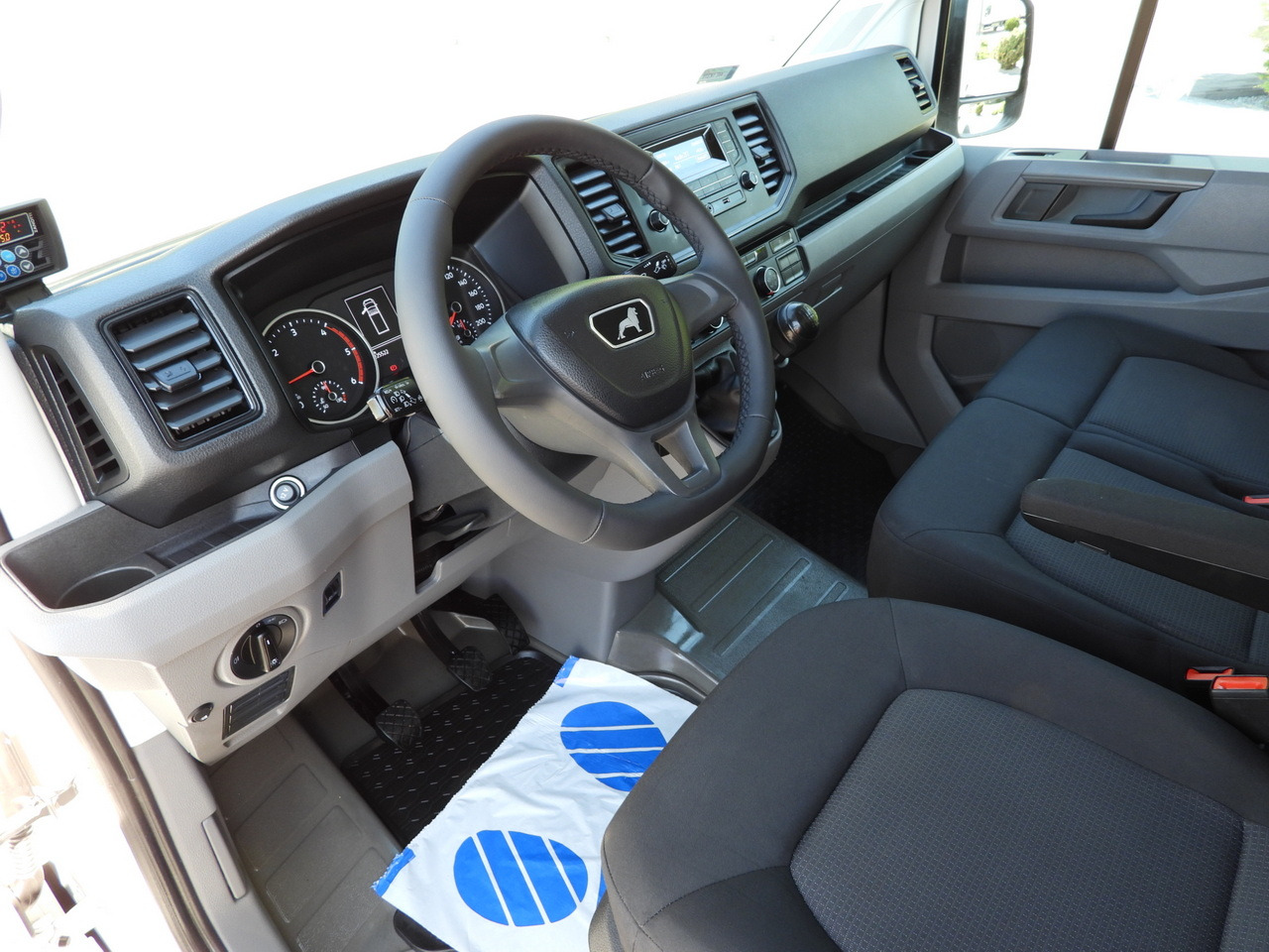 MAN TGE 3.140 REGRIGERATOR BOX -1*C 8 PALLETS HEATING FUNCTION CRUISE CONTROL PNEUMATICS AIR CONDITIONING 140HP - 冷藏货车:图2 MAN TGE 3.140 REGRIGERATOR BOX -1*C 8 PALLETS HEATING FUNCTION CRUISE CONTROL PNEUMATICS AIR CONDITIONING 140HP - 冷藏货车:图2