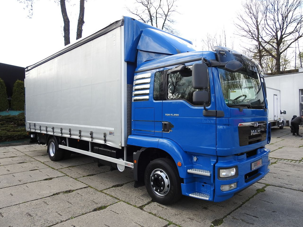 MAN TGM 15.290 TARPAULIN LIFT 18 PALLETS CRUISE CONTROL TWIN WHEELS AIR CONDITIONING 290HP - 侧帘卡车:图4 MAN TGM 15.290 TARPAULIN LIFT 18 PALLETS CRUISE CONTROL TWIN WHEELS AIR CONDITIONING 290HP - 侧帘卡车:图4