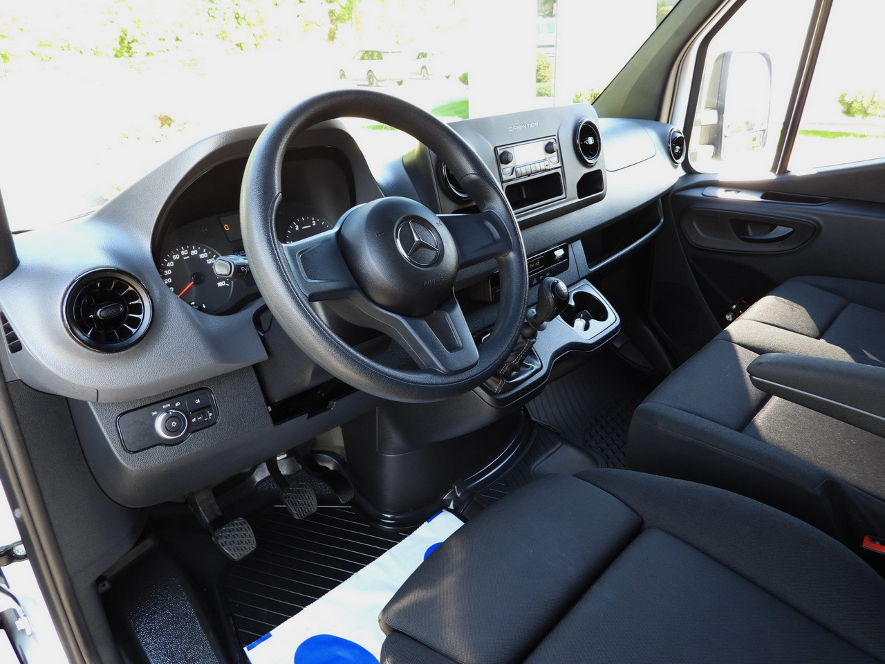 MERCEDES SPRINTER 315 BOX LIFT 8 PALLETS AIR CONDITIONING 150HP - 厢式货车:图2 MERCEDES SPRINTER 315 BOX LIFT 8 PALLETS AIR CONDITIONING 150HP - 厢式货车:图2