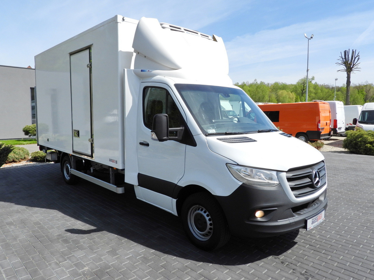 MERCEDES SPRINTER 316 REGRIGERATOR BOX 0*C LIFT 8 PALLETS CRUISE CONTROL PNEUMATICS AIR CONDITIONING 160HP - 冷藏货车:图4 MERCEDES SPRINTER 316 REGRIGERATOR BOX 0*C LIFT 8 PALLETS CRUISE CONTROL PNEUMATICS AIR CONDITIONING 160HP - 冷藏货车:图4