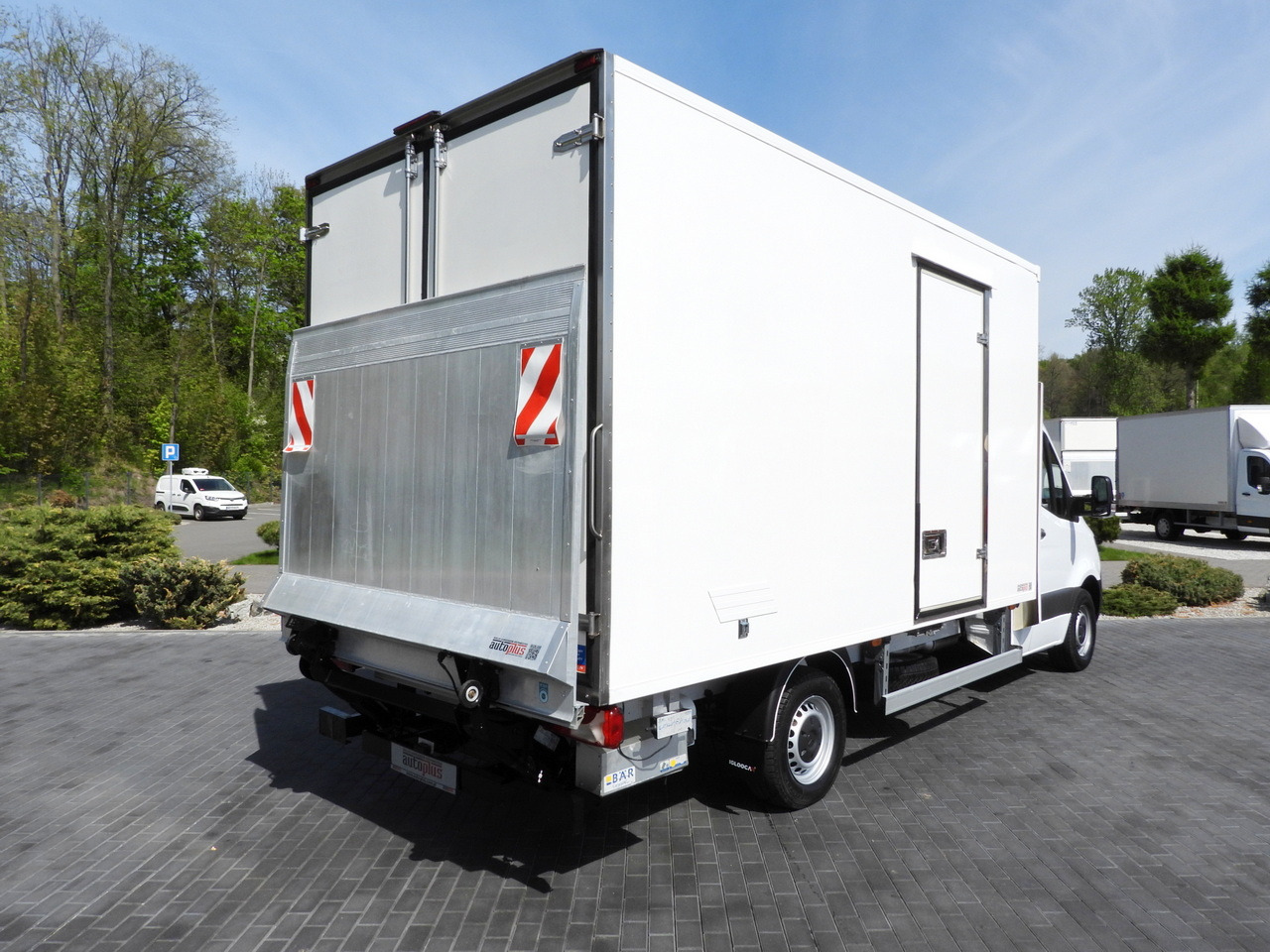 MERCEDES SPRINTER 316 REGRIGERATOR BOX 0*C LIFT 8 PALLETS CRUISE CONTROL PNEUMATICS AIR CONDITIONING 160HP - 冷藏货车:图3 MERCEDES SPRINTER 316 REGRIGERATOR BOX 0*C LIFT 8 PALLETS CRUISE CONTROL PNEUMATICS AIR CONDITIONING 160HP - 冷藏货车:图3