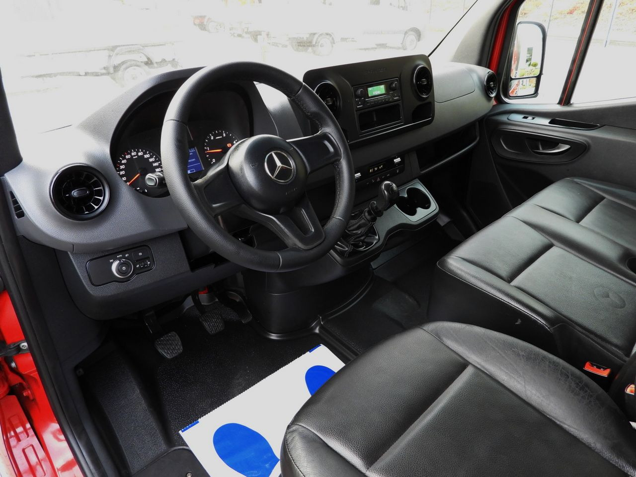 MERCEDES SPRINTER 316 STAKE BODY DOUBLE CABIN DOKA 7 SEATS AIR CONDITIONING 160HP - 康比货车:图2 MERCEDES SPRINTER 316 STAKE BODY DOUBLE CABIN DOKA 7 SEATS AIR CONDITIONING 160HP - 康比货车:图2