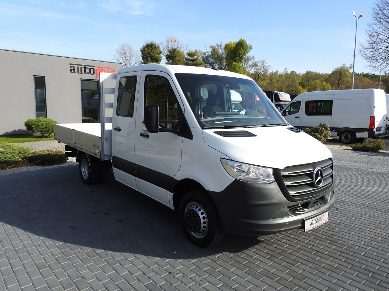 MERCEDES SPRINTER 516 STAKE BODY DOUBLE CABIN DOKA 6 SEATS CRUISE CONTROL AIR CONDITIONING TWIN WHEELS 160HP - 康比货车:图4 MERCEDES SPRINTER 516 STAKE BODY DOUBLE CABIN DOKA 6 SEATS CRUISE CONTROL AIR CONDITIONING TWIN WHEELS 160HP - 康比货车:图4