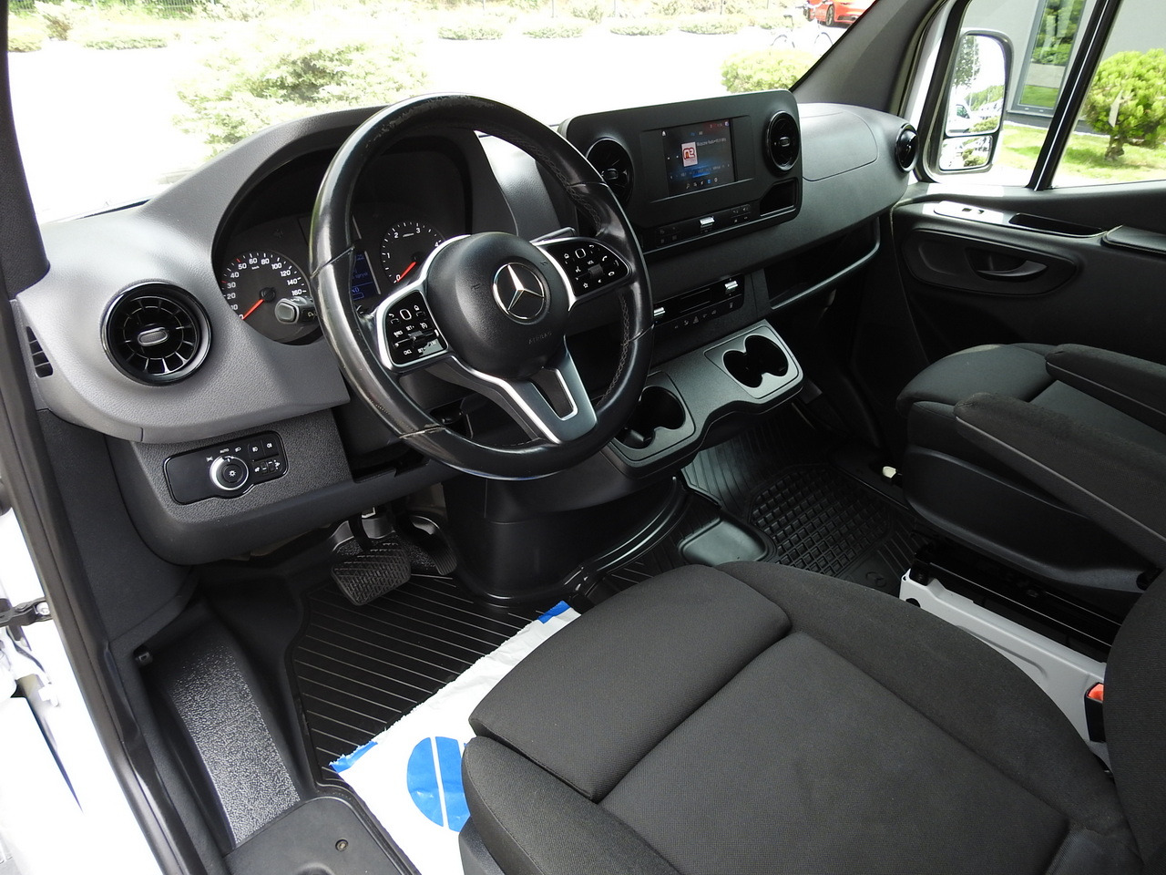 MERCEDES SPRINTER BOX DELIVERY VAN 5 SEATS CRUISE CONTROL NAVIGATION AIR CONDITIONING AUTOMATIC TRANSMISSION 160HP - 无侧窗厢式货车:图2 MERCEDES SPRINTER BOX DELIVERY VAN 5 SEATS CRUISE CONTROL NAVIGATION AIR CONDITIONING AUTOMATIC TRANSMISSION 160HP - 无侧窗厢式货车:图2