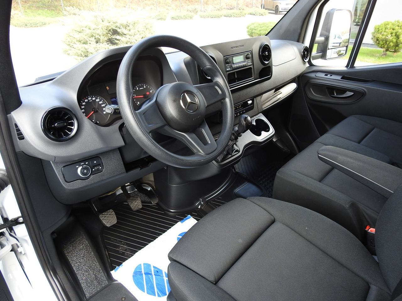 MERCEDES SPRINTER BOX LIFT 8 PALLETS AIR CONDITIONING 150HP - 冷藏货车:图2 MERCEDES SPRINTER BOX LIFT 8 PALLETS AIR CONDITIONING 150HP - 冷藏货车:图2