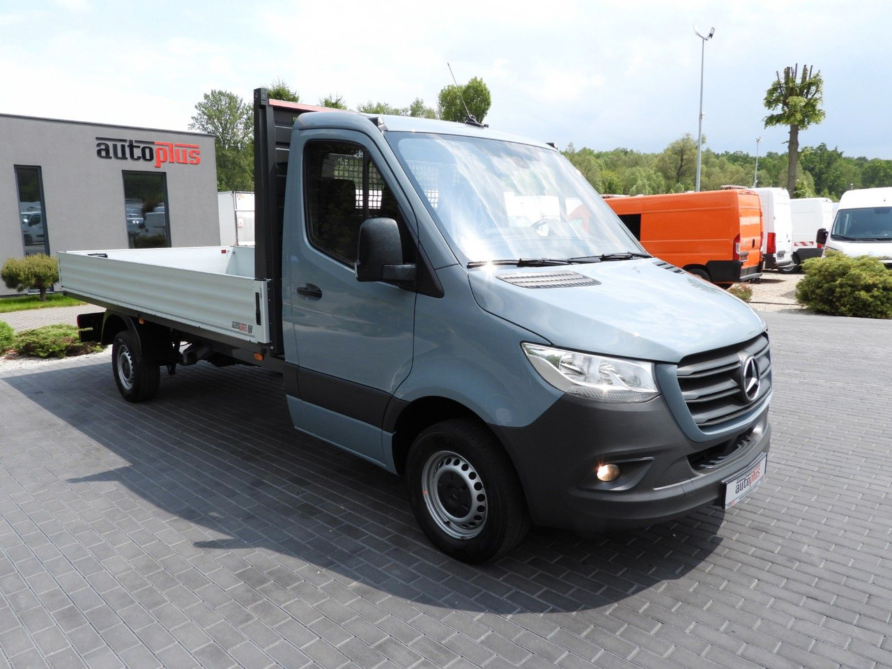 Mercedes-Benz SPRINTER 315 PRITSCHE 8 PALETTEN TEMPOMAT - 平板货车:图4 Mercedes-Benz SPRINTER 315 PRITSCHE 8 PALETTEN TEMPOMAT - 平板货车:图4