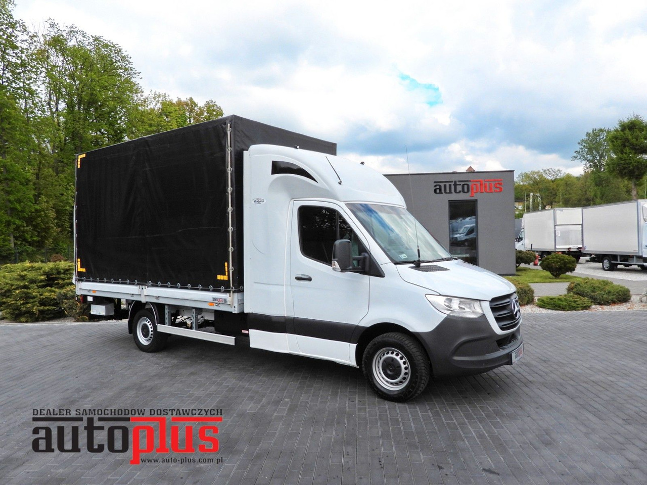 Mercedes-Benz SPRINTER 316 PRITSCHE PLANE AUFZUG 8 PALETTEN - 侧帘货车, 康比货车:图1 Mercedes-Benz SPRINTER 316 PRITSCHE PLANE AUFZUG 8 PALETTEN - 侧帘货车, 康比货车:图1
