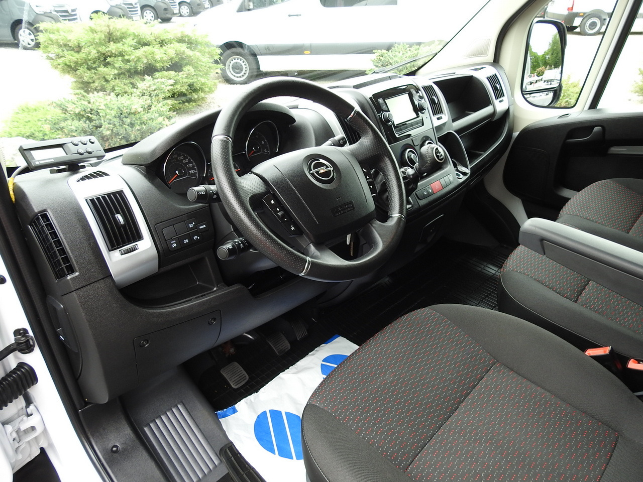 OPEL MOVANO REFRIGERATOR VAN 0*C HEATING FUNCTION AIR CONDITIONING 140HP - 冷藏货车:图2 OPEL MOVANO REFRIGERATOR VAN 0*C HEATING FUNCTION AIR CONDITIONING 140HP - 冷藏货车:图2