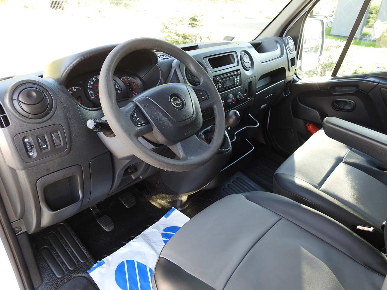 OPEL MOVANO STAKE BODY DOUBLE CABIN DOKA 7 SEATS CRUISE CONTROL AIR CONDITIONING 130HP - 康比货车:图2 OPEL MOVANO STAKE BODY DOUBLE CABIN DOKA 7 SEATS CRUISE CONTROL AIR CONDITIONING 130HP - 康比货车:图2