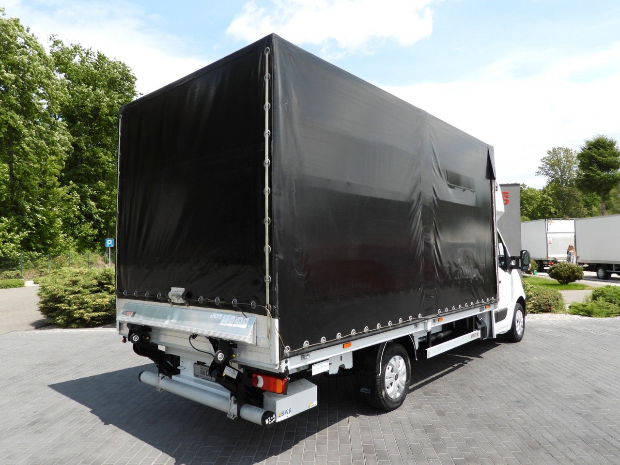 Opel MOVANO PRITSCHE PLANE AUFZUG 9 PALETTEN WEBASTO - 侧帘货车:图3 Opel MOVANO PRITSCHE PLANE AUFZUG 9 PALETTEN WEBASTO - 侧帘货车:图3