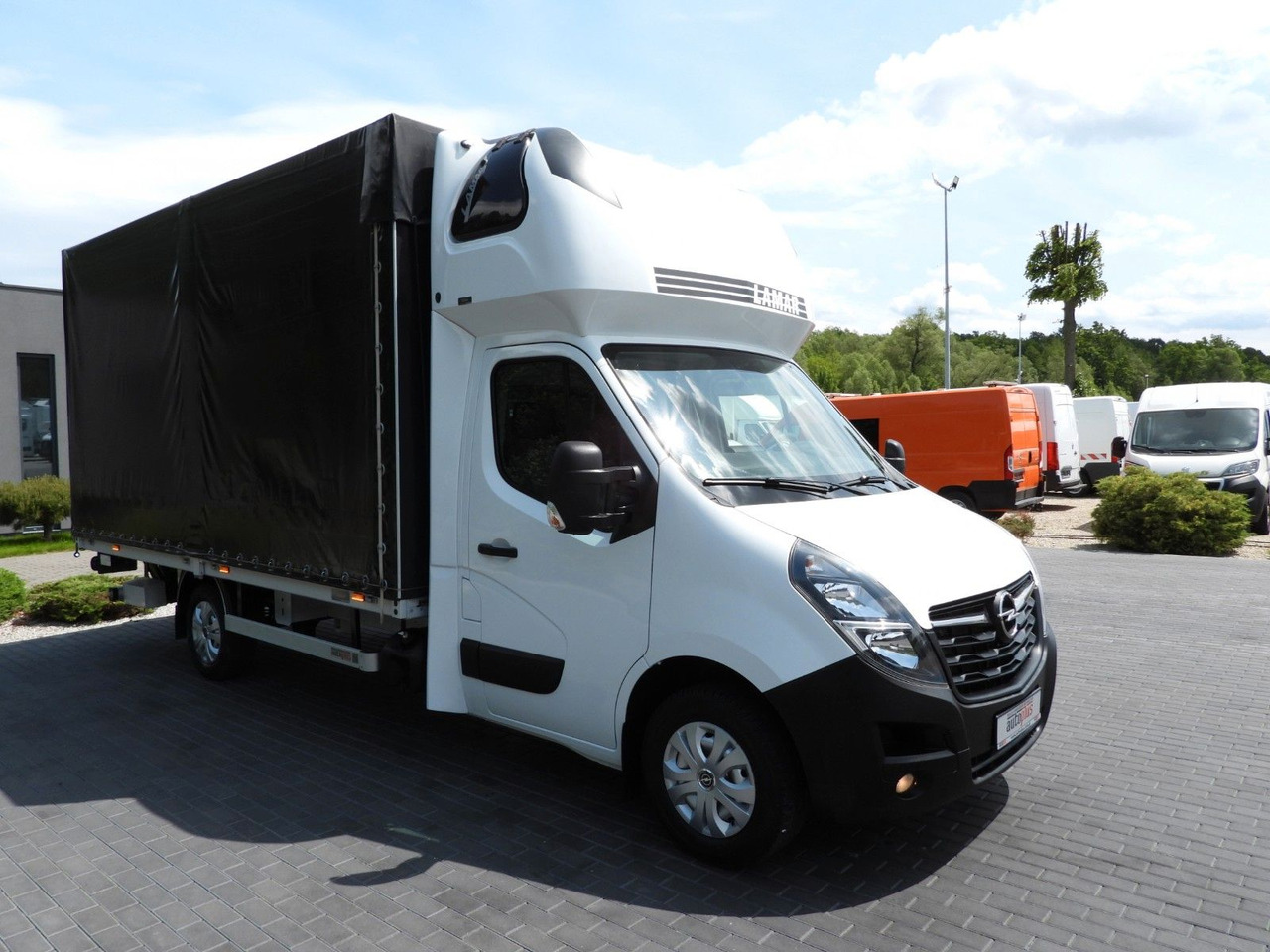 Opel MOVANO PRITSCHE PLANE AUFZUG 9 PALETTEN WEBASTO - 侧帘货车:图4 Opel MOVANO PRITSCHE PLANE AUFZUG 9 PALETTEN WEBASTO - 侧帘货车:图4