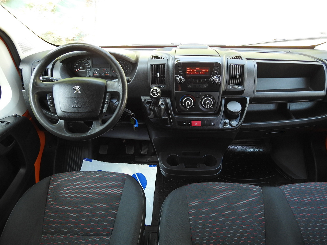 PEUGEOT BOXER BOX DELIVERY VAN 7 SEATS AIR CONDITIONING 120HP - 无侧窗厢式货车:图2 PEUGEOT BOXER BOX DELIVERY VAN 7 SEATS AIR CONDITIONING 120HP - 无侧窗厢式货车:图2