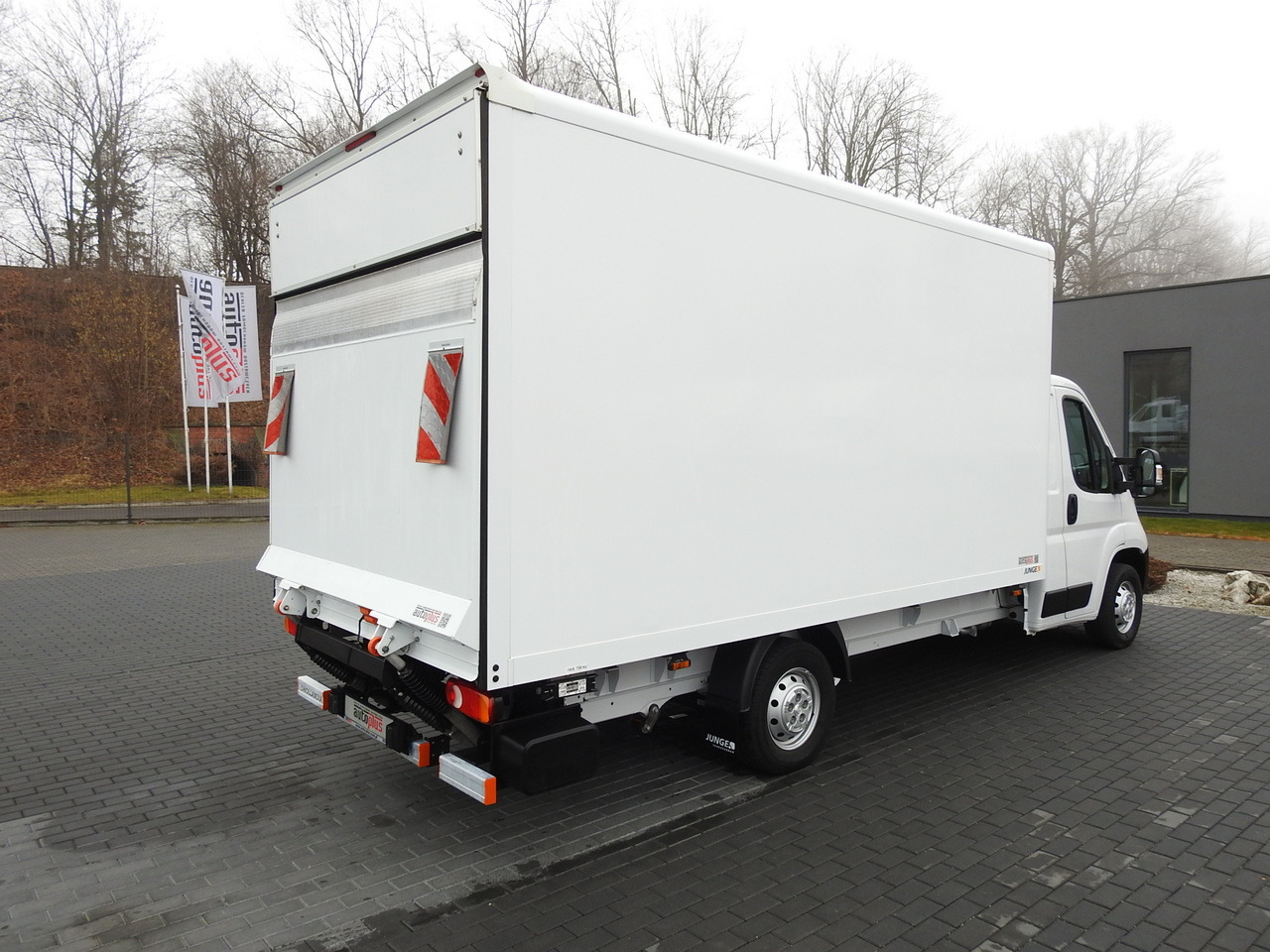 PEUGEOT BOXER BOX LIFT 8 PALLETS CRUISE CONTROL AIR CONDITIONING 140HP - 厢式货车:图3 PEUGEOT BOXER BOX LIFT 8 PALLETS CRUISE CONTROL AIR CONDITIONING 140HP - 厢式货车:图3