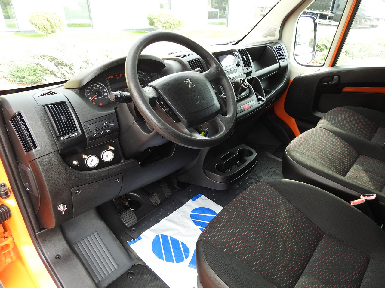 PEUGEOT BOXER STAKE BODY TARPAULIN DOUBLE CABIN DOKA 7 SEATS AIR CONDITIONING PNEUMATICS 140HP - 平板货车:图2 PEUGEOT BOXER STAKE BODY TARPAULIN DOUBLE CABIN DOKA 7 SEATS AIR CONDITIONING PNEUMATICS 140HP - 平板货车:图2
