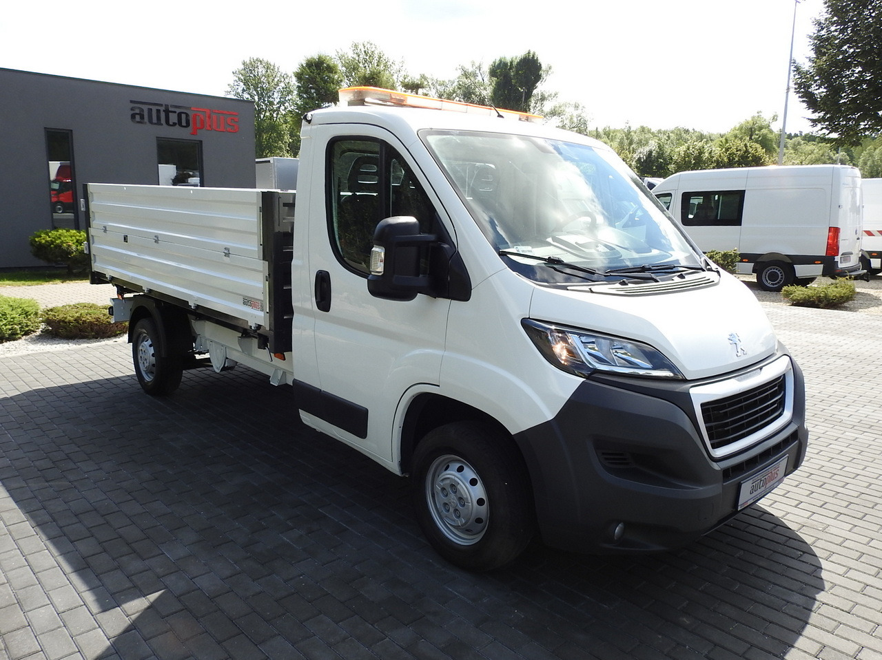 PEUGEOT BOXER THREE-WAY TIPPER AIR CONDITIONING 130HP - 翻斗货车:图4 PEUGEOT BOXER THREE-WAY TIPPER AIR CONDITIONING 130HP - 翻斗货车:图4