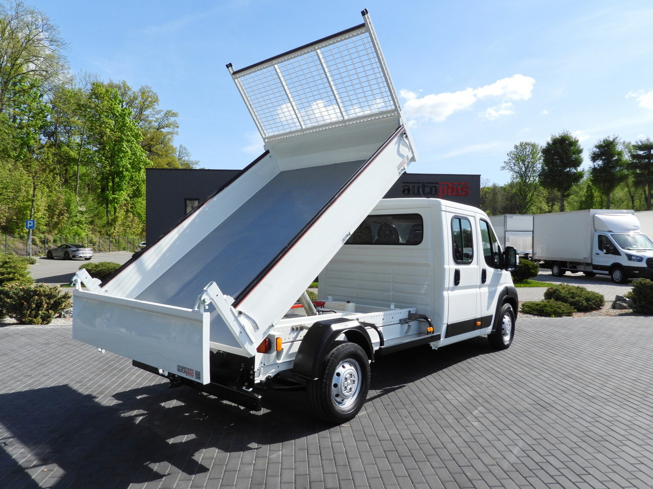 PEUGEOT BOXER TIPPER DOUBLE CABIN DOKA 7 SEATS CRUISE CONTROL AIR CONDITIONING 140HP - 翻斗货车:图3 PEUGEOT BOXER TIPPER DOUBLE CABIN DOKA 7 SEATS CRUISE CONTROL AIR CONDITIONING 140HP - 翻斗货车:图3