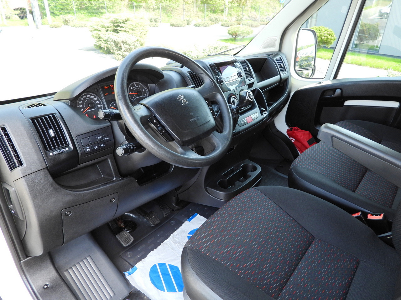 PEUGEOT BOXER TIPPER DOUBLE CABIN DOKA 7 SEATS CRUISE CONTROL AIR CONDITIONING 140HP - 翻斗货车:图2 PEUGEOT BOXER TIPPER DOUBLE CABIN DOKA 7 SEATS CRUISE CONTROL AIR CONDITIONING 140HP - 翻斗货车:图2