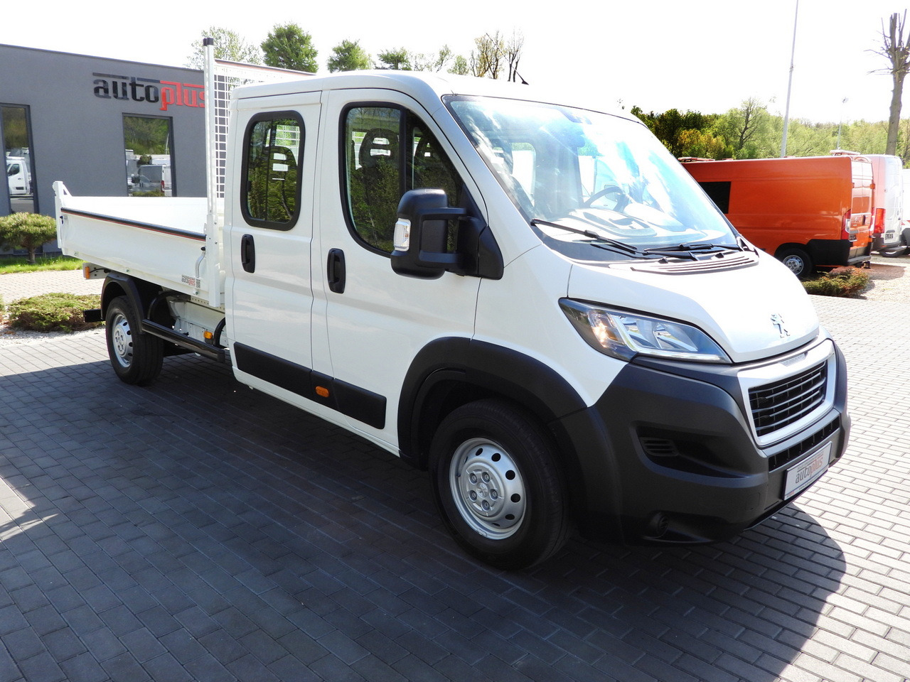 PEUGEOT BOXER TIPPER DOUBLE CABIN DOKA 7 SEATS CRUISE CONTROL AIR CONDITIONING 140HP - 翻斗货车:图4 PEUGEOT BOXER TIPPER DOUBLE CABIN DOKA 7 SEATS CRUISE CONTROL AIR CONDITIONING 140HP - 翻斗货车:图4