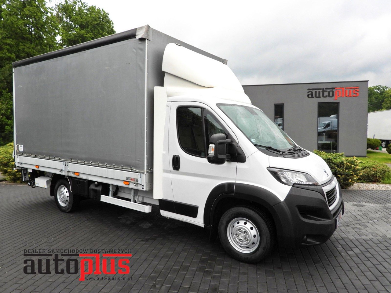 Peugeot BOXER PRITSCHE PLANE AUFZUG 8 PALETTEN TEMPOMAT - 侧帘货车:图1 Peugeot BOXER PRITSCHE PLANE AUFZUG 8 PALETTEN TEMPOMAT - 侧帘货车:图1